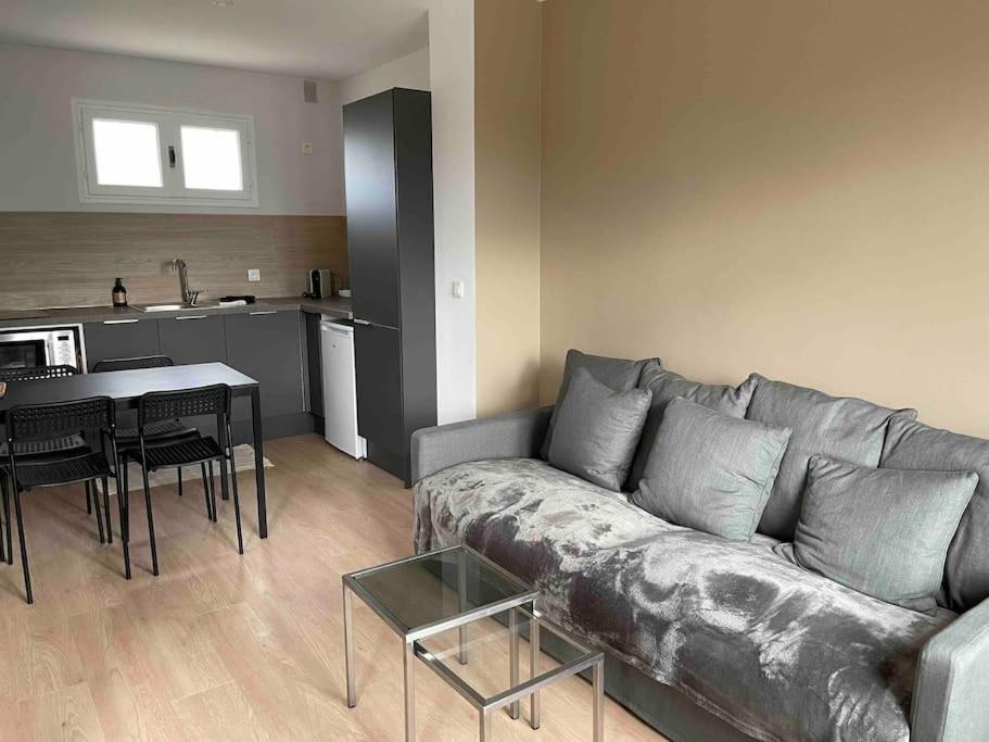 Chez Male -appartement Avec Grande Terrasse Et Parking Pres Du Parc Jourdan - Centre Apartment *