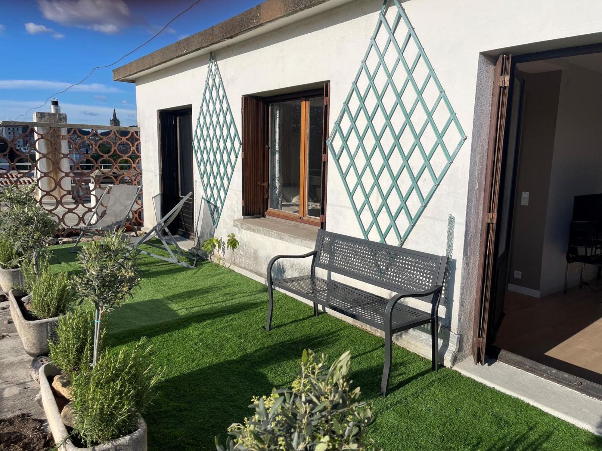 Apartment Chez Male -appartement Avec Grande Terrasse Et Parking Pres Du Parc Jourdan - Centre